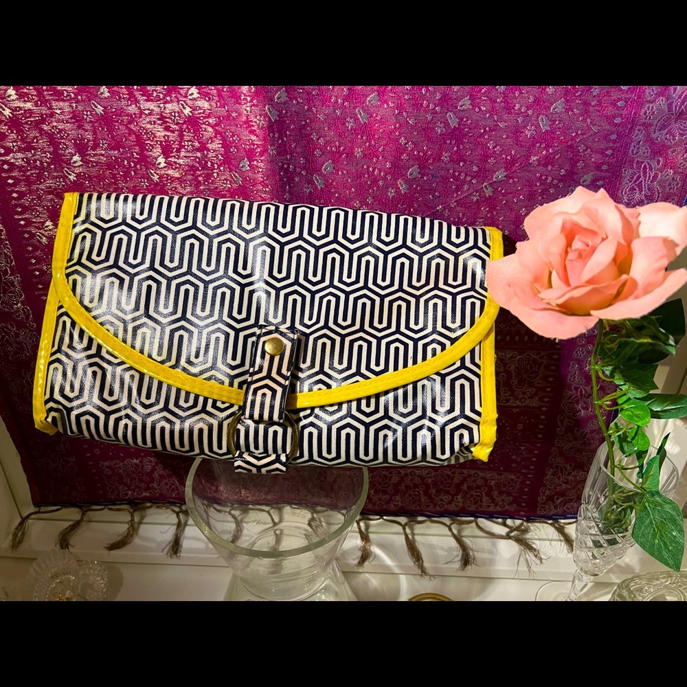 Cosmetic bag